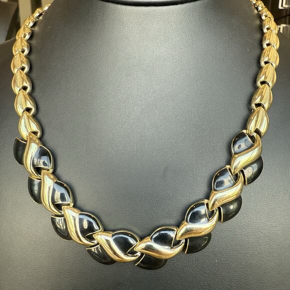 Vintage Gold Tone Black Enamel Link Necklace 18” Length Classic 80’s / 90’s - Picture 3 of 6